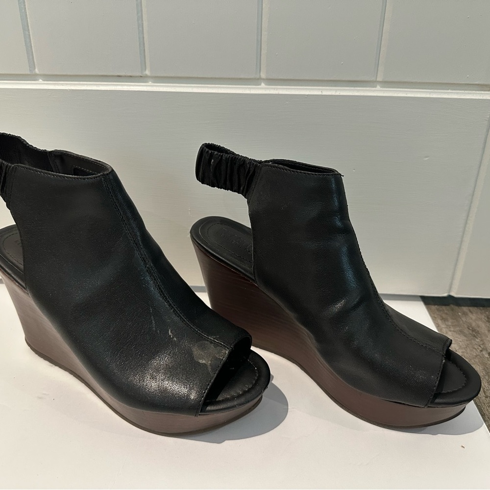 Kenneth Cole Black Wedge Shoes Elegant Design